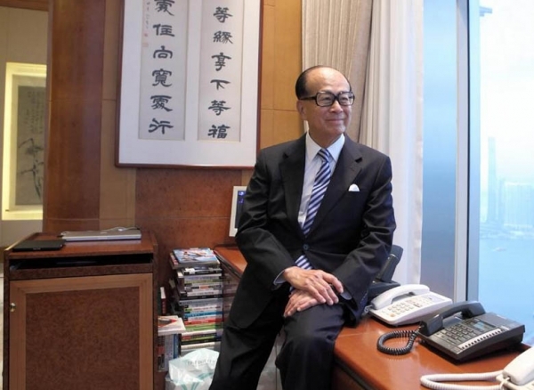 首富李嘉誠的辦公室不奢華，但＊＊經典