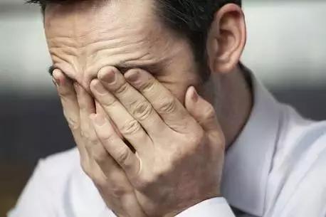 震驚！辦公室里99%都得了這個病，不及時解決危害一生！